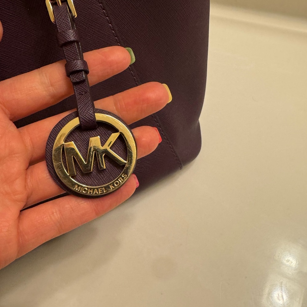 Michael Kors Walsh Purple Leather Tote with Gold Accents - Picture 4 of 11
